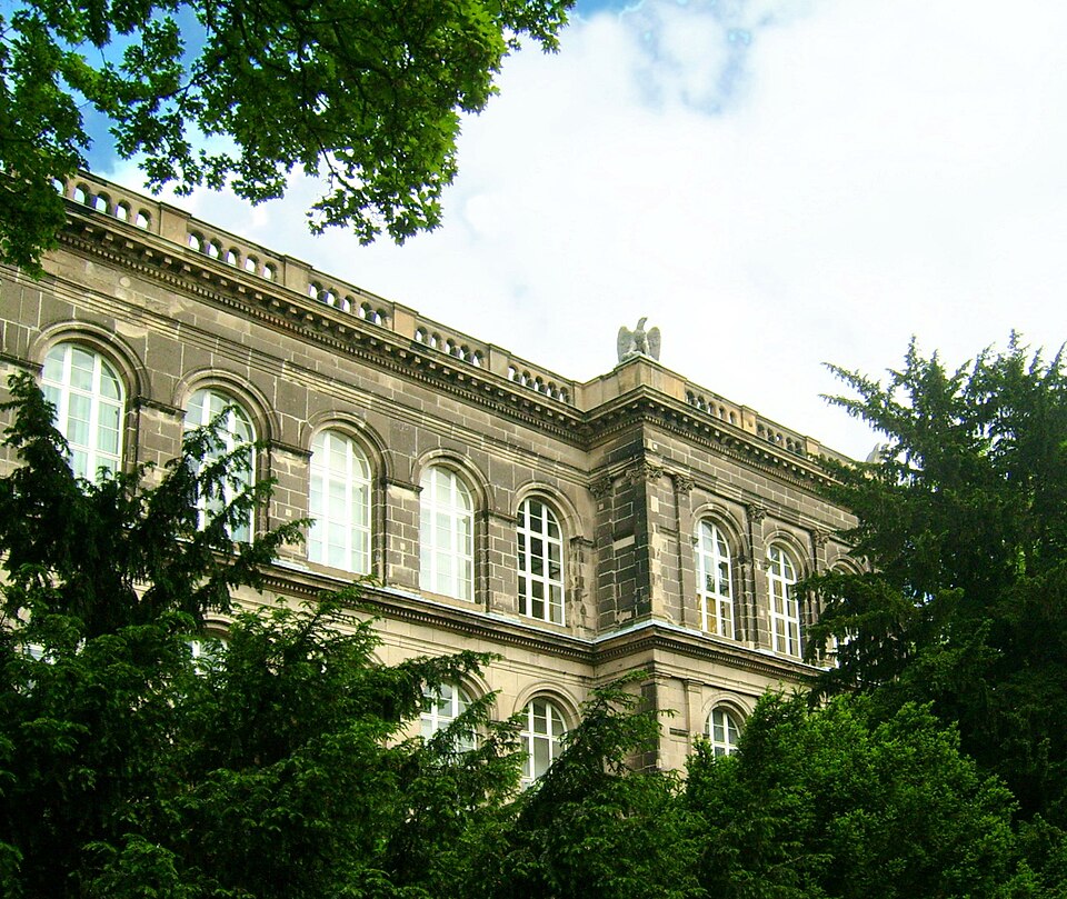 A side view of RWTH Aachen’s main building.