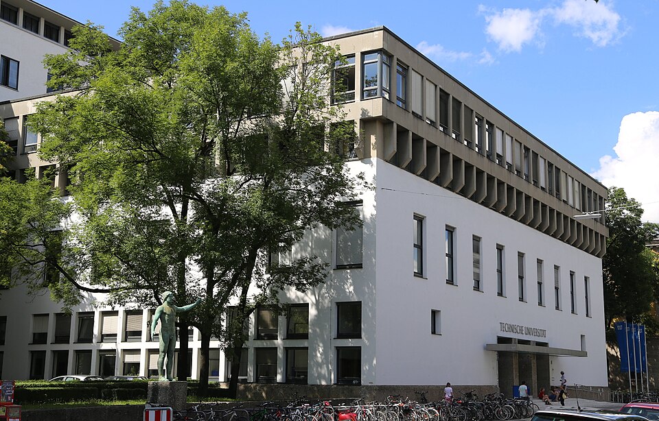 The main building on Arcisstraße, Munich.